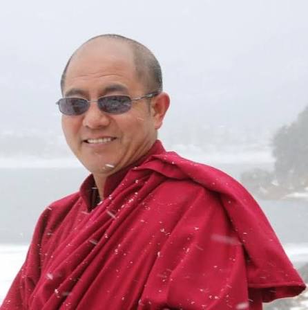 索達吉堪布雪地法相
